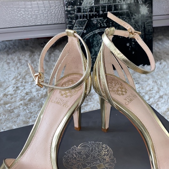 Heels - Picture 2 of 3